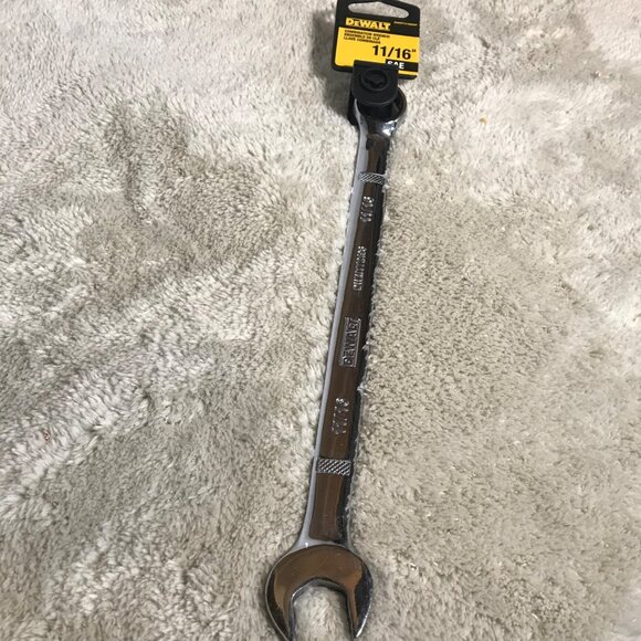 Dewalt 11/16" SAE Combination Wrench - Picture 1 of 5